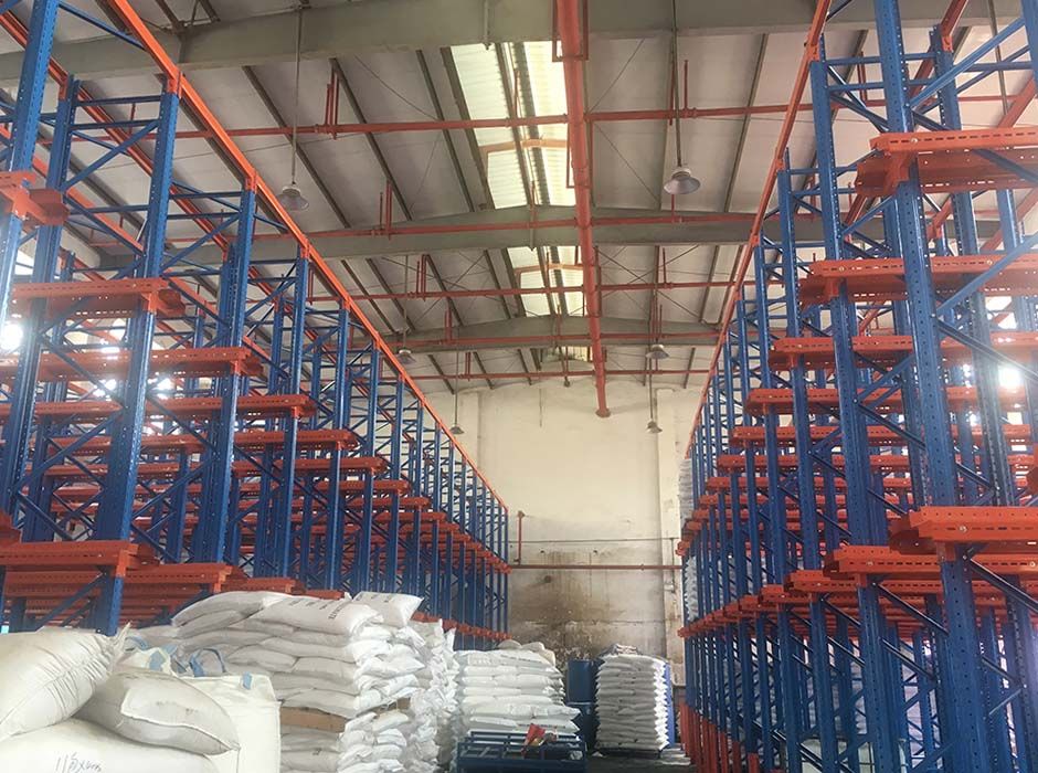 紅墻材料廣東駛?cè)胧絺}(cāng)儲(chǔ)重型貨架 【易達(dá)貨架】