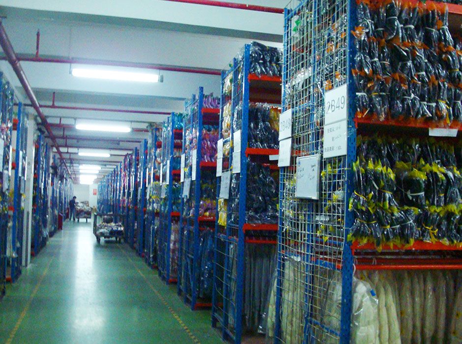 歌莉婭服飾廣東服裝倉庫貨架【易達(dá)貨架】