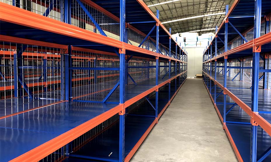 高密度存儲，實現(xiàn)“貨找人”式揀貨