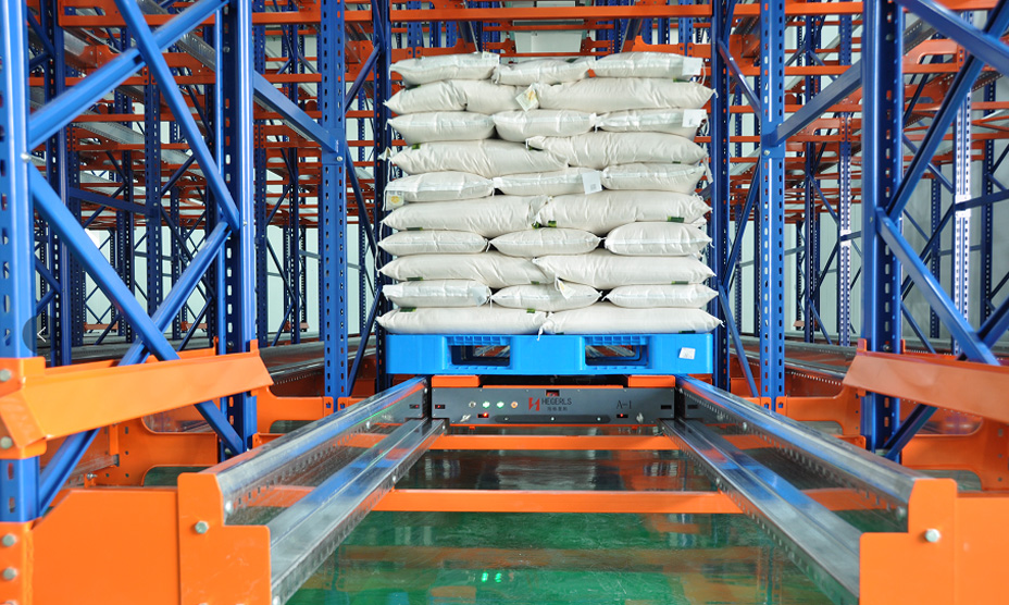 高密度存儲(chǔ)，實(shí)現(xiàn)“貨找人”式揀貨