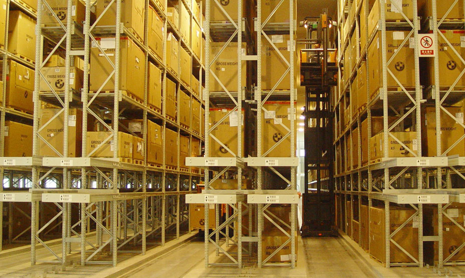 高密度存儲，實(shí)現(xiàn)“貨找人”式揀貨