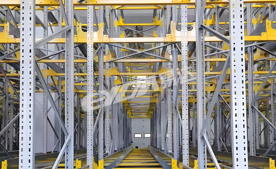 廣東四向車(chē)立體庫(kù)貨架